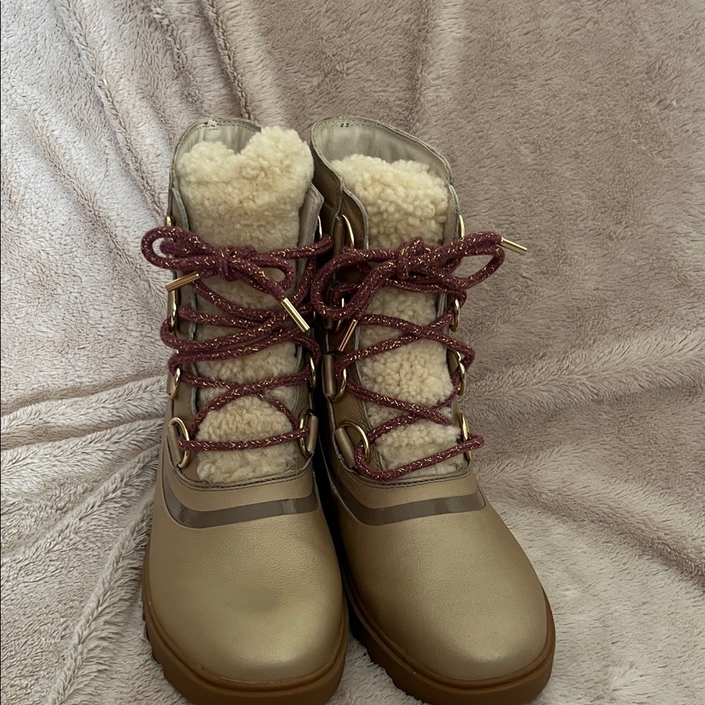 Sorel Tan Winter Boots with Burgundy Laces